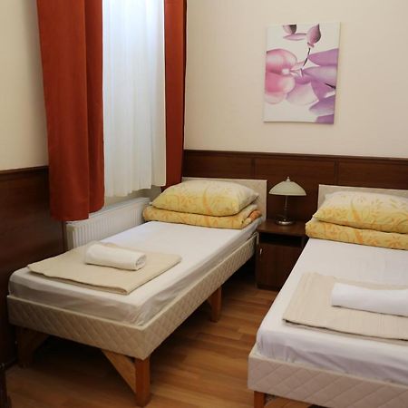 Peterfia Panzio Hotel Debrecen Luaran gambar