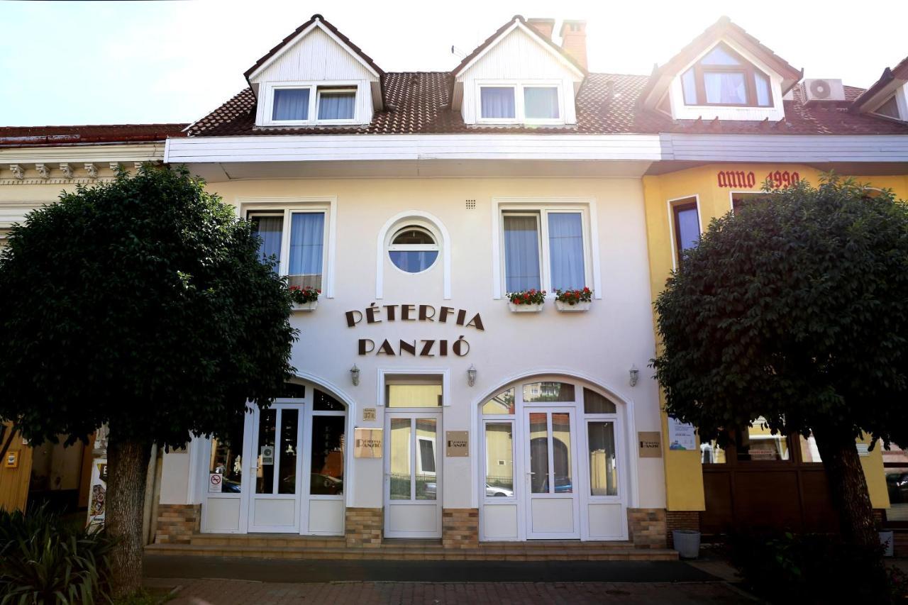 Peterfia Panzio Hotel Debrecen Luaran gambar