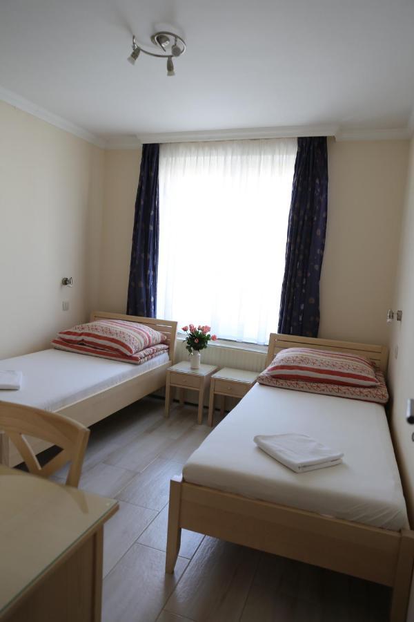 Peterfia Panzio Hotel Debrecen Luaran gambar