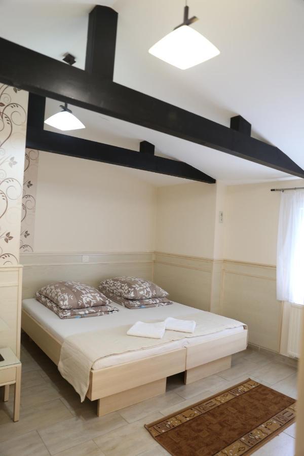 Peterfia Panzio Hotel Debrecen Luaran gambar