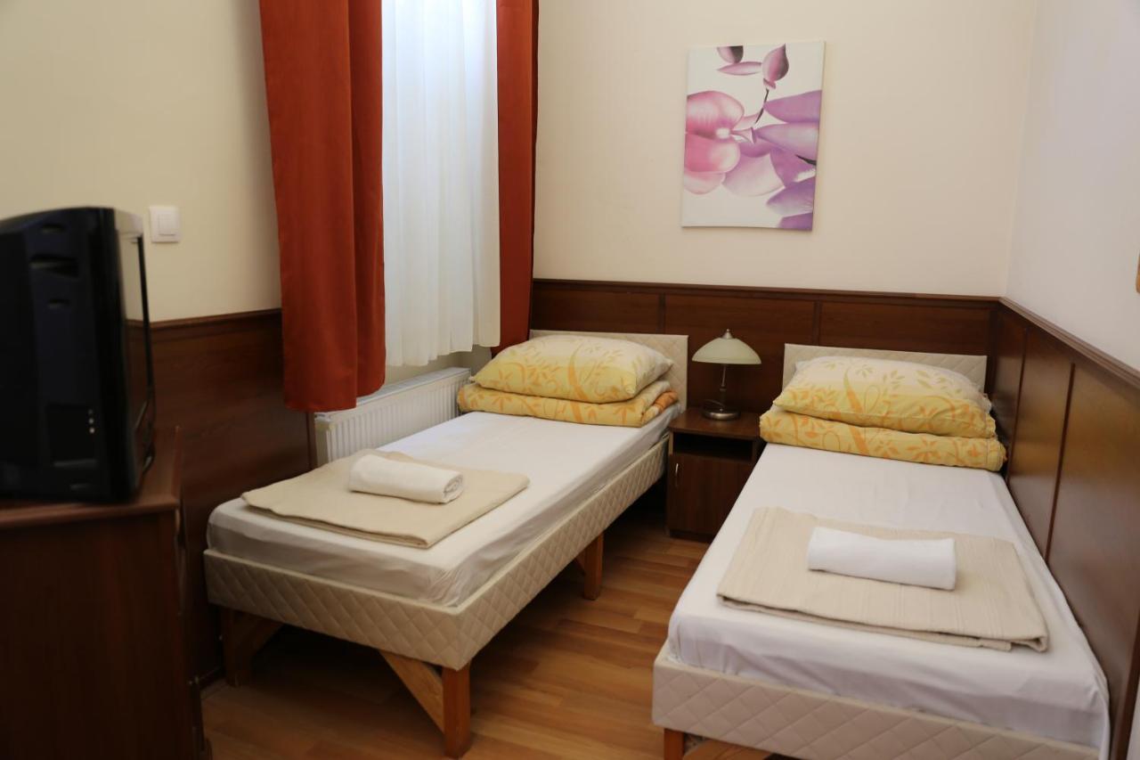 Peterfia Panzio Hotel Debrecen Luaran gambar
