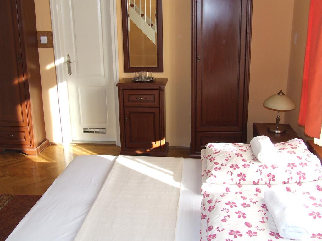 Peterfia Panzio Hotel Debrecen Luaran gambar