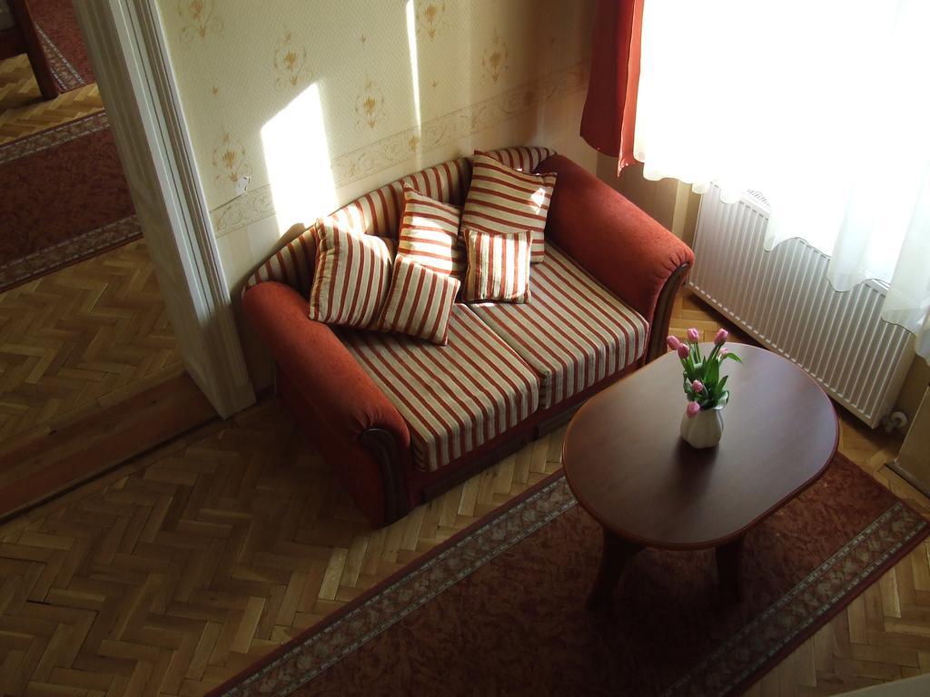 Peterfia Panzio Hotel Debrecen Luaran gambar