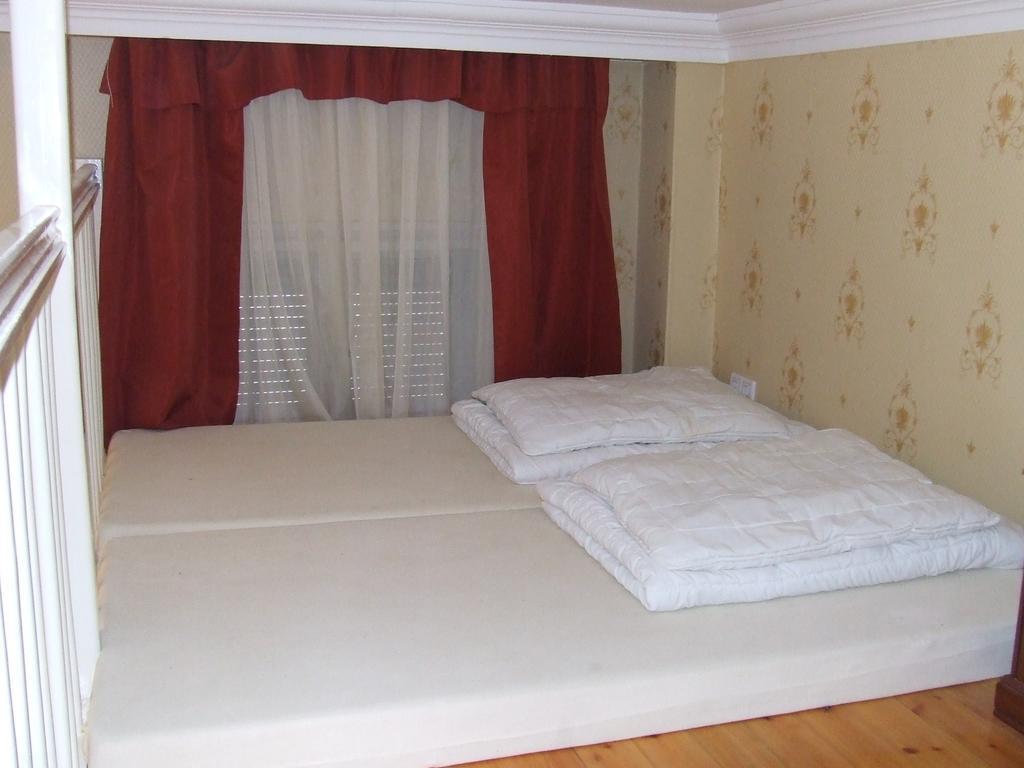 Peterfia Panzio Hotel Debrecen Luaran gambar