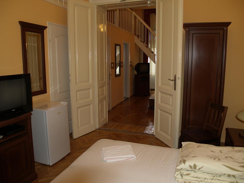 Peterfia Panzio Hotel Debrecen Bilik gambar