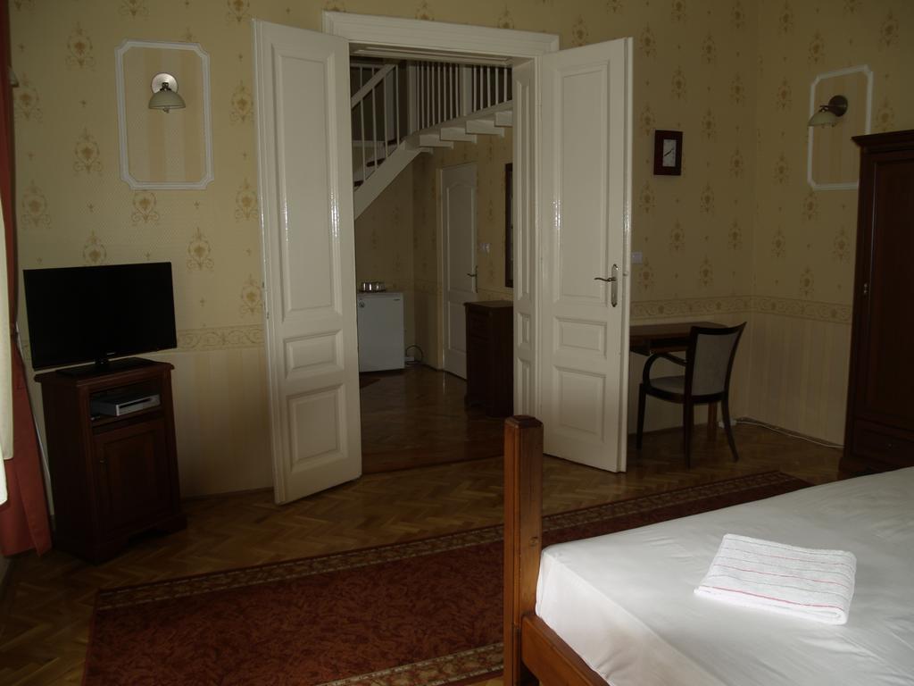 Peterfia Panzio Hotel Debrecen Bilik gambar